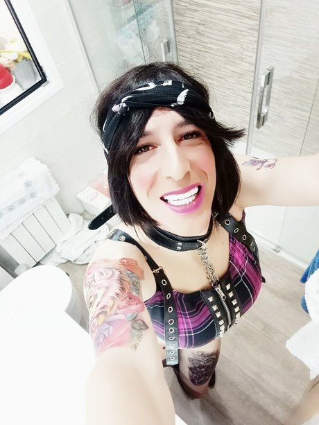 Penelope Crossdesser akt bild