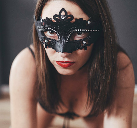 sportliche blonde onlyfans erotische akt bild