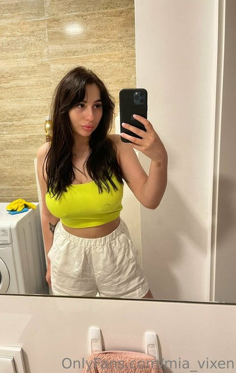 mia vixen model top fotos