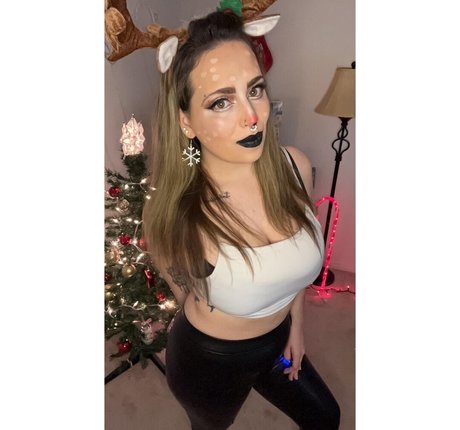 DaniLou nackt sexy bild