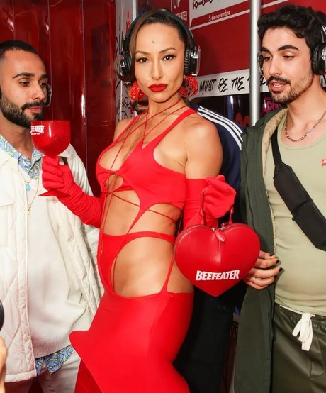 Sabrina Sato pornostar hübsche bilder