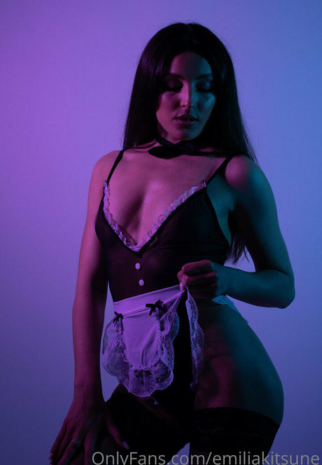 onlyemiliaa schauspielerin hübsche foto