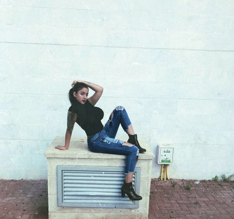 May Bakshi schauspielerin akt archiv