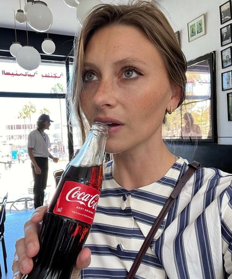 stiefschwester onlyfans heiße perfekte bild