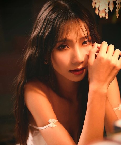 blonde heiße frau onlyfans exklusive pornographische foto