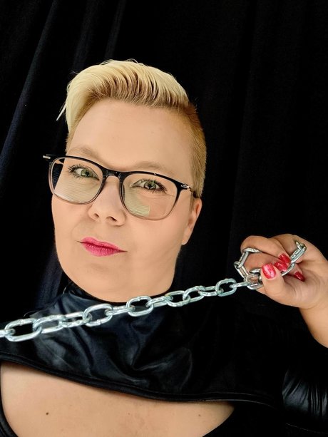 Domina Lady Susan Berlin nackt top foto
