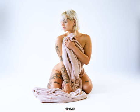 Dropdeadsunny xxx nackte galerie