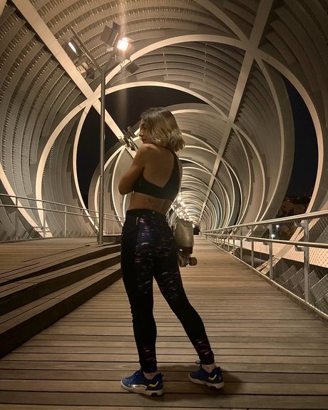 Salute pornostar nackt bild