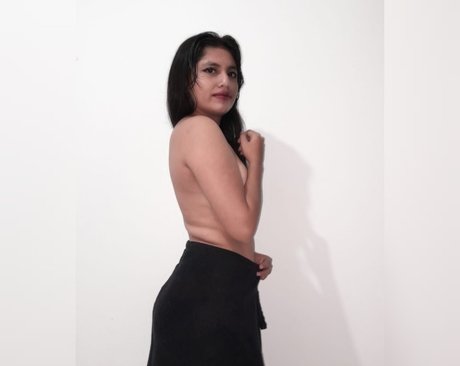 Enyi Saavedra hd nackten foto