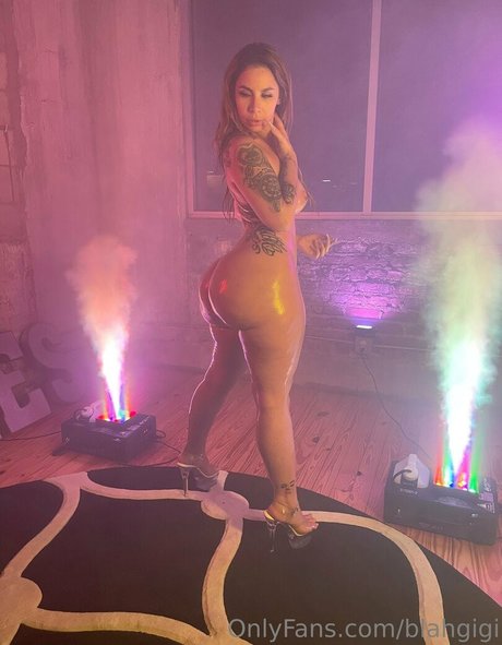 bbw brünette nur fans erotische kunst bild