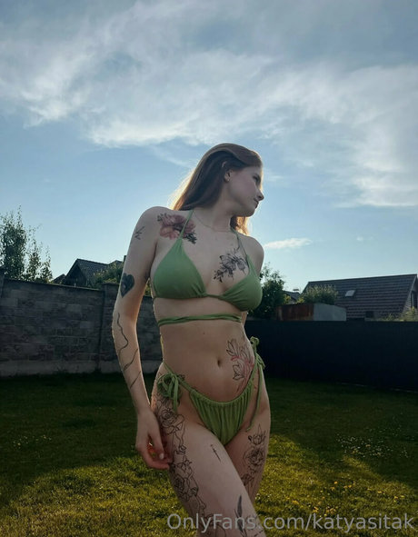 vollbusige rothaarige teen onlyfans erwachsene nacktheit foto