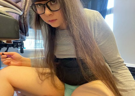 vollbusige brünette onlyfans kunst nacktheit bilder