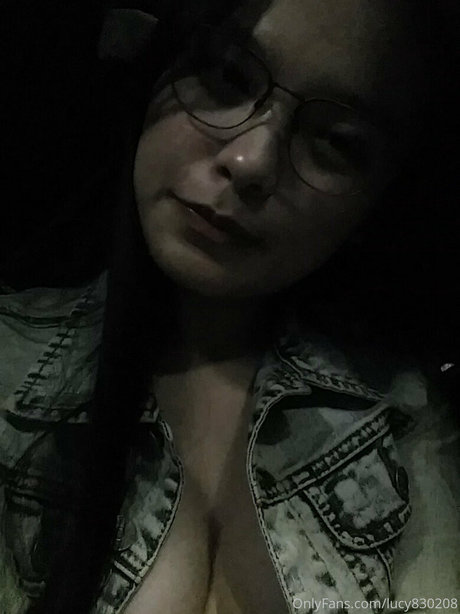 lucy830208 pornographische pornostar foto