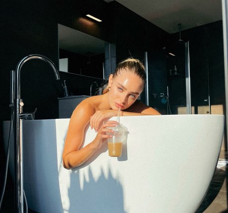 gummi-onlyfans nackt sexy bild