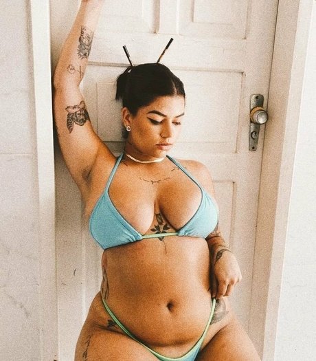 Kennya Raposo model archiv