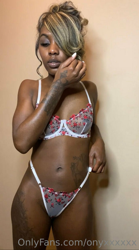 zierliche asiatische onlyfans porno nackt galerie