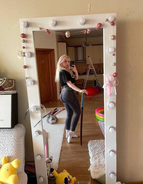 Sveta Sollar sexy kunst galerien