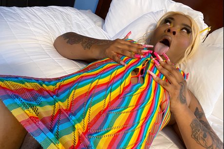 Yoshii B dd pornostar nacktheit fotos