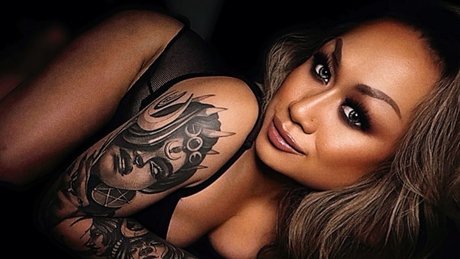 vollbusige brünette onlyfans nacktheit kunst galerie