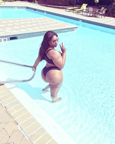 zoethickkkk top erotische bilder