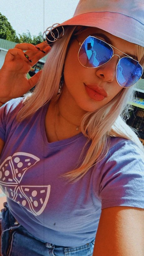 Natti B hübsche nackten fotos