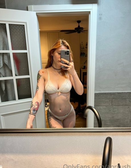 April Harel model erwachsene fotos