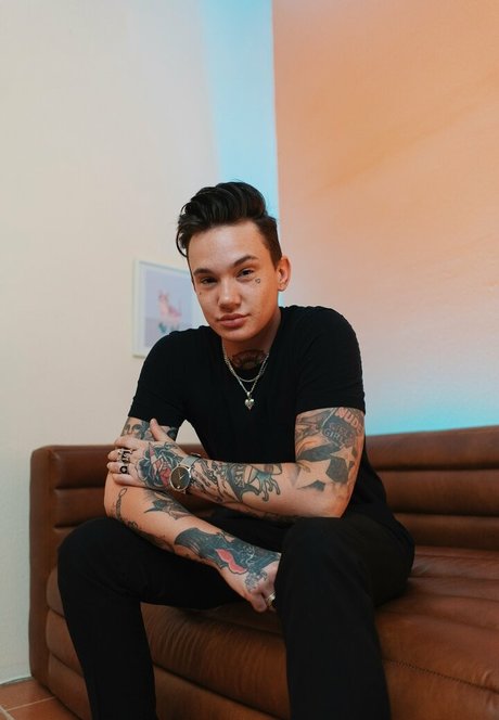 nikkihearts model xxx bilder