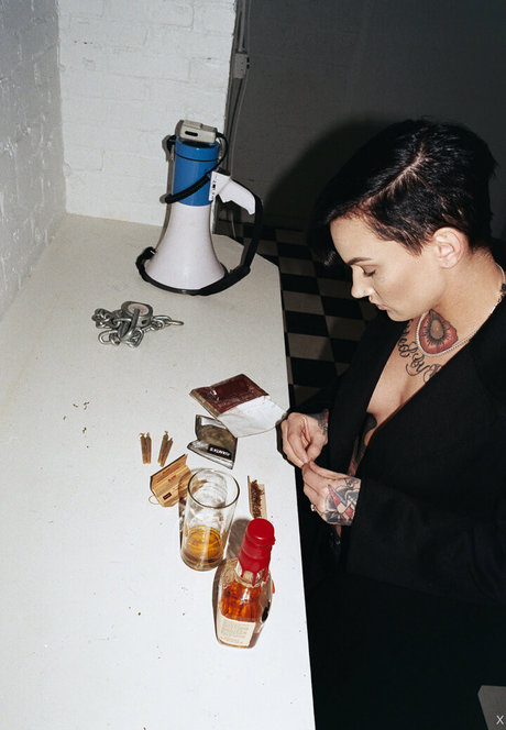 nikkihearts kunst pornographische galerie