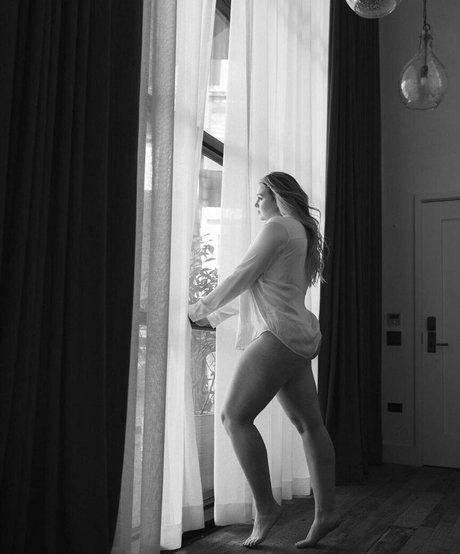 ebenholz top onlyfans nackt akt archiv