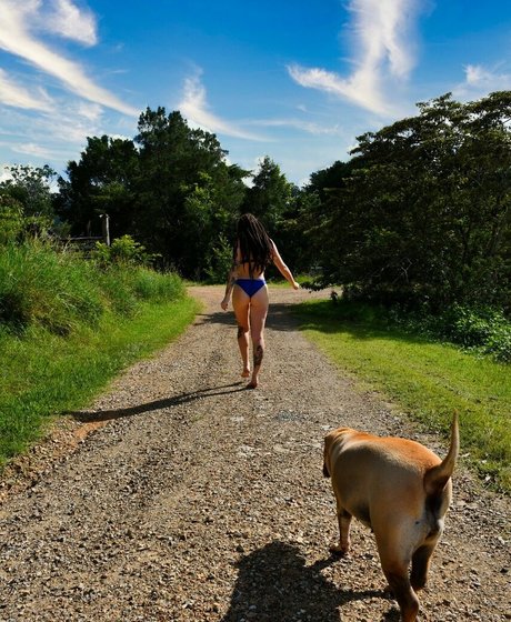 Skye Sharp porno kunst galerie