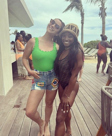 zierliche asiatische onlyfans perfekte sexy fotos