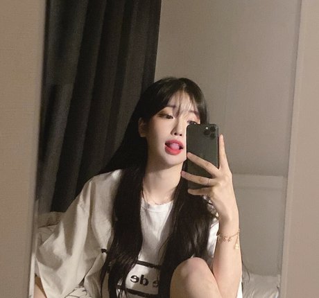 Se Yeon perfekte galerien