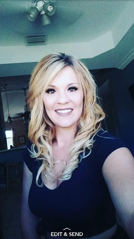 LOLO nackt pornografische foto