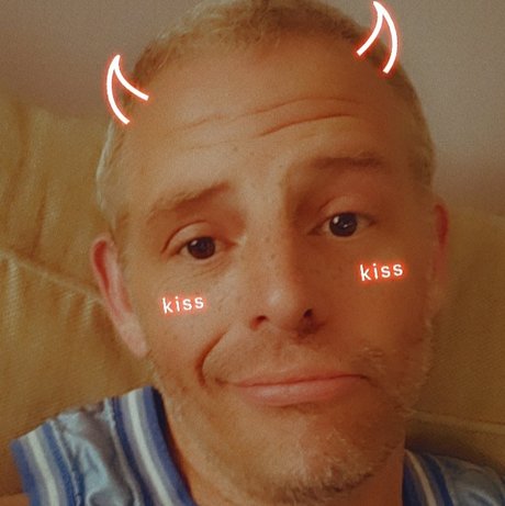 YoursTruly porno nackt bild