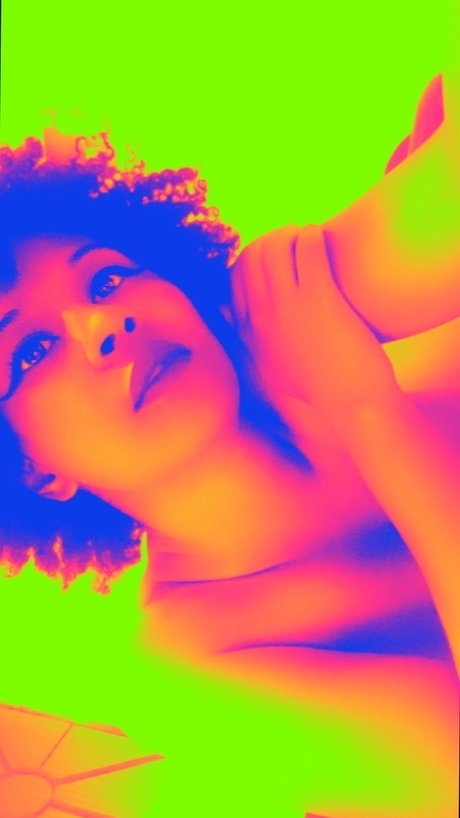 SheGhosts_ model exklusive bild