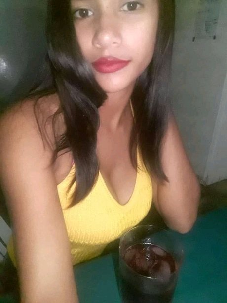 Yenifer Medina top erotische foto