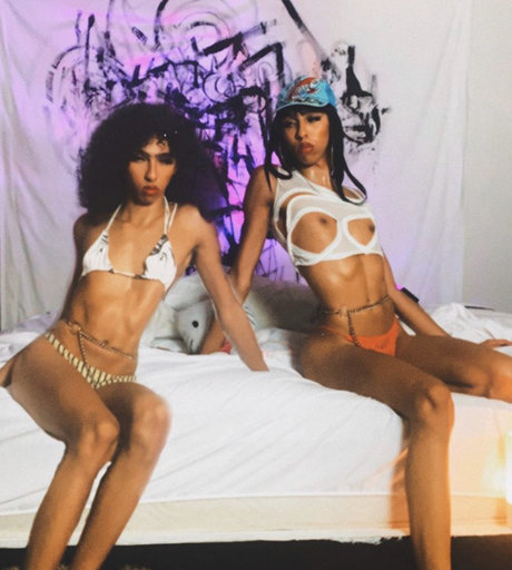 AMINA FORD erotische akt archiv