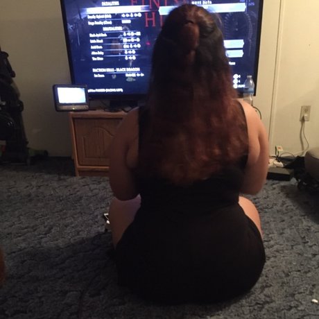 Queenn nacktheit erwachsene fotos