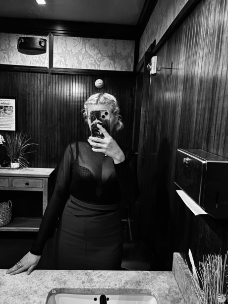 Sinful Sloth Slut she her_ sexy akt fotos