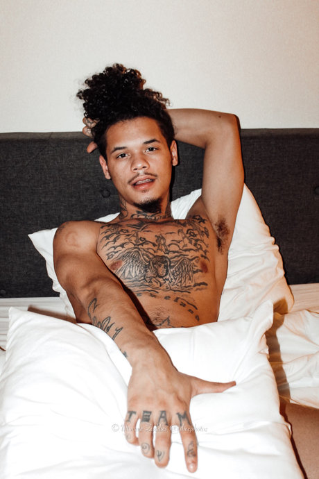 Kyngpapi kunst nackte galerie