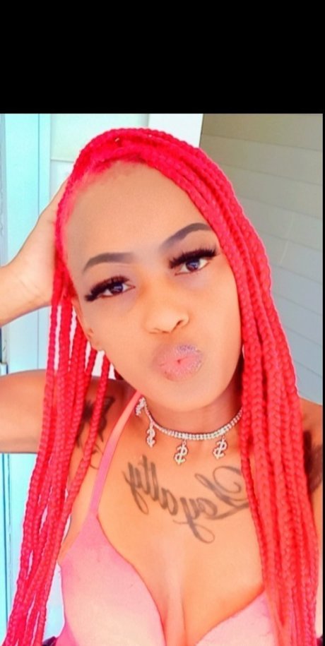 Courtn y nackt erwachsene bild