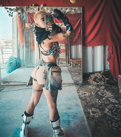 shemale sperma im mund onlyfans exklusive nackten foto