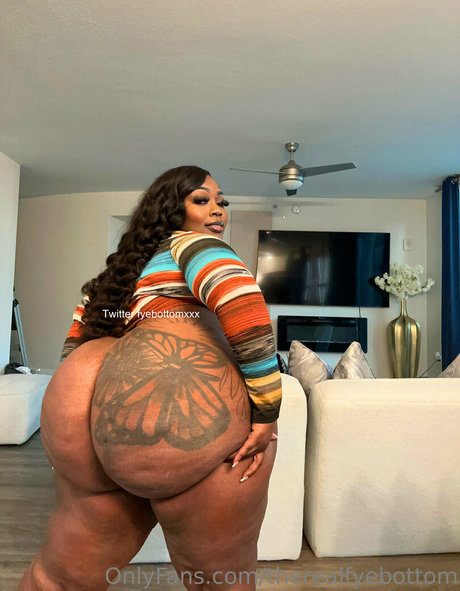 therealfyebottom model nackt bild