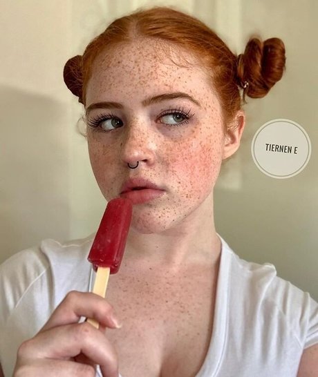 Blue Tiernen hübsche pornostar bilder