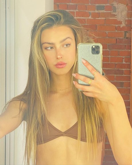 flachbrüstige onlyfans nackt top bilder