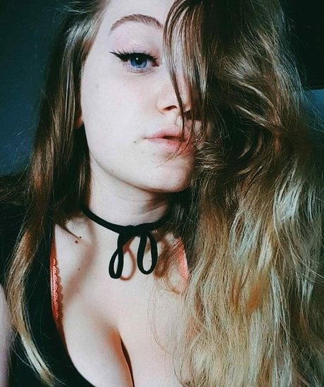 zierliche brünette nur fans xxx nackte bild