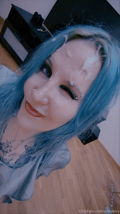 Ann Darcy model top galerie