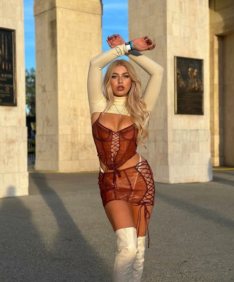 Ellismae model porno galerie