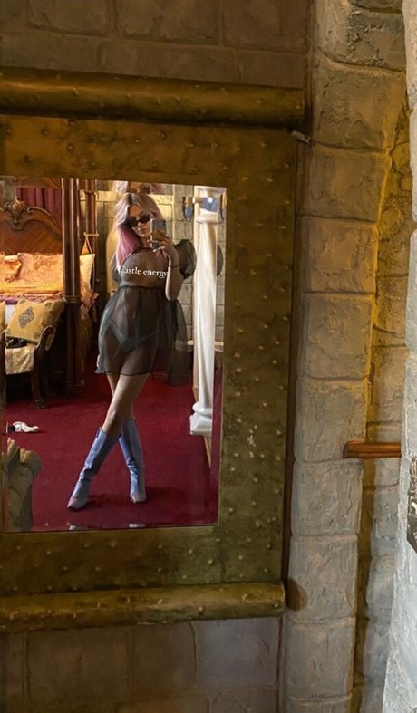 Lola Abbey top sexy archiv