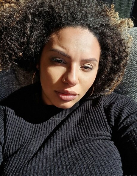 ebenholz top onlyfans nackt perfekte bild